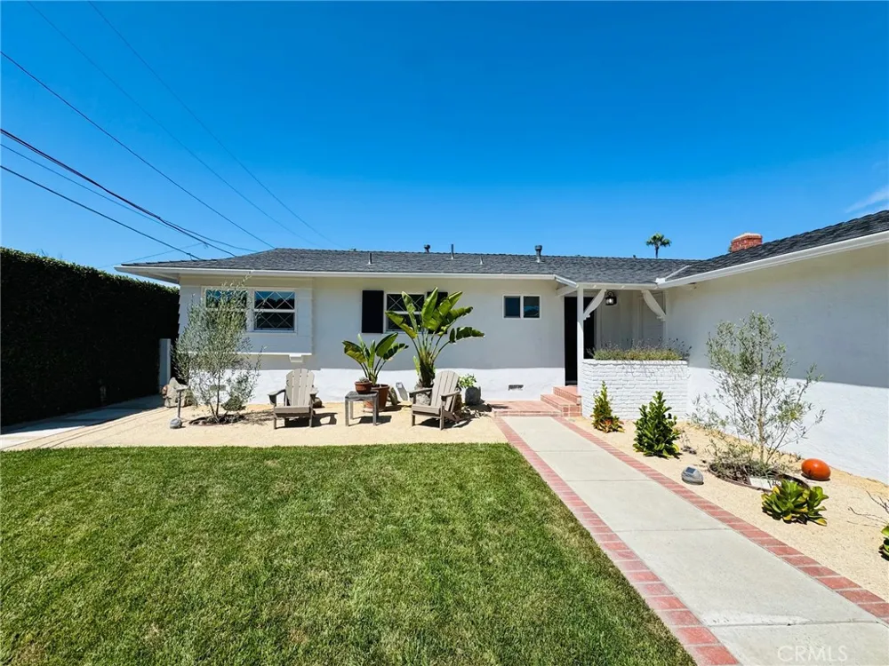 1430 Shamrock Costa Mesa, CA 92626