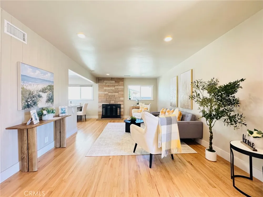 1430 Shamrock Costa Mesa, CA 92626
