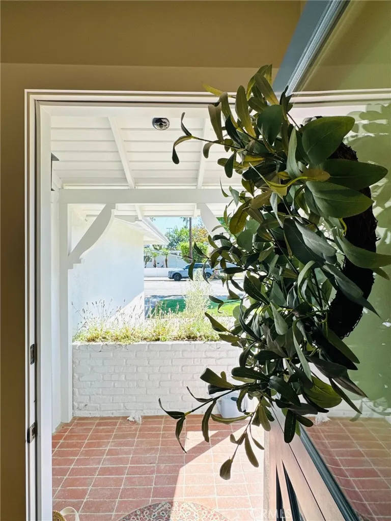 1430 Shamrock Costa Mesa, CA 92626