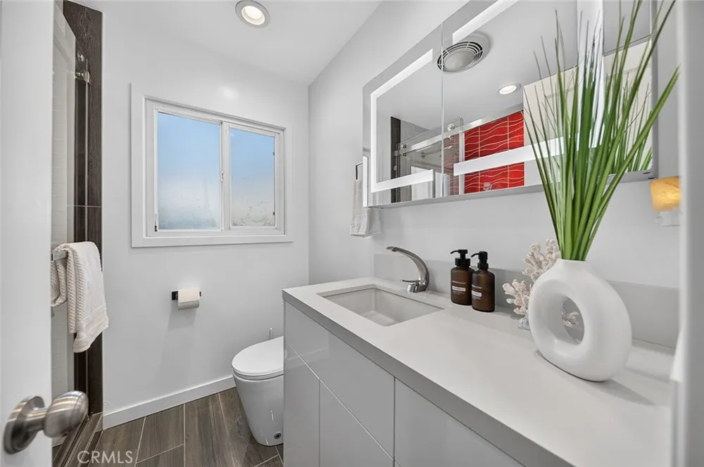 15225 Parron Gardena, CA 90249