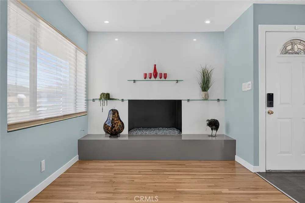 15225 Parron Gardena, CA 90249