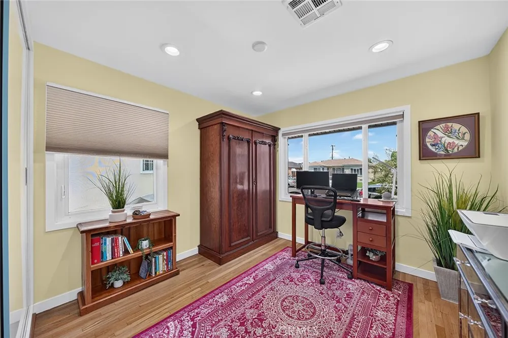 15225 Parron Gardena, CA 90249