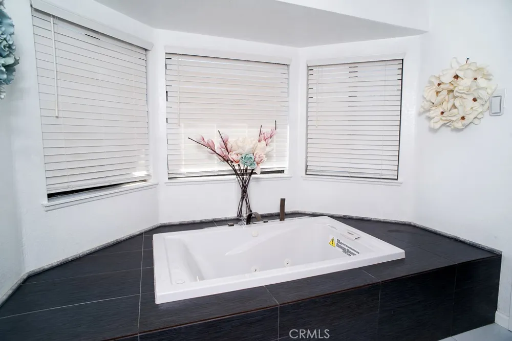 1046 E Avenue J6 Lancaster, CA 93535