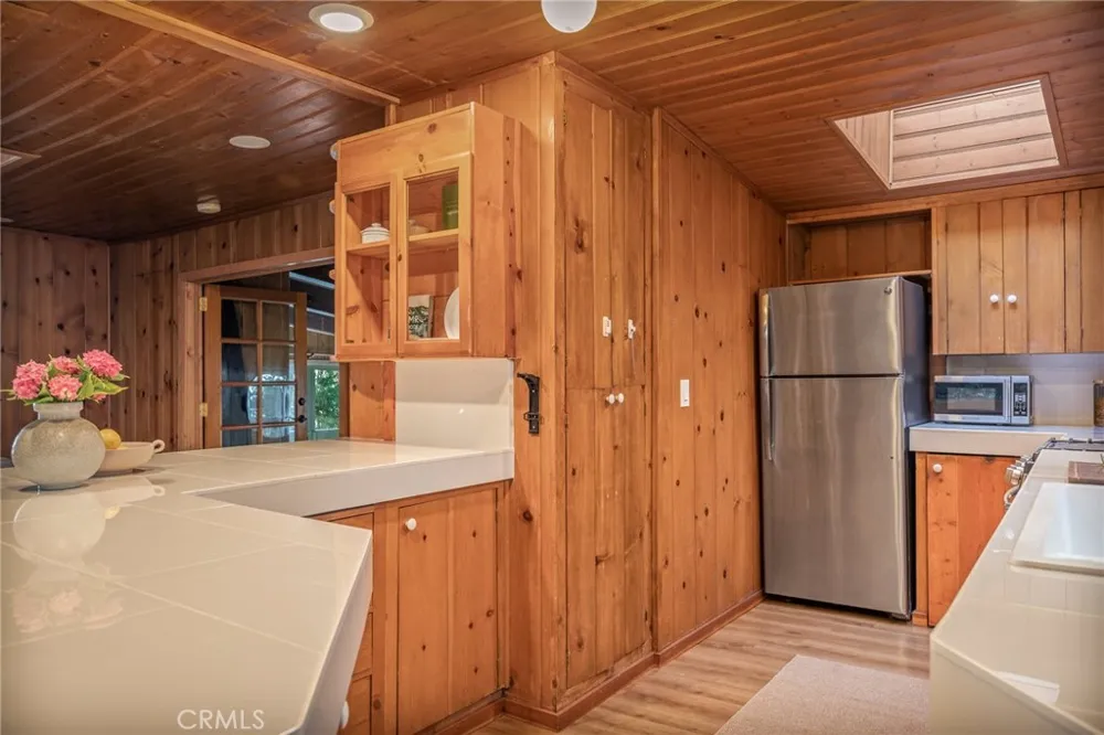 24251 Great View Drive Crestline, CA 92325