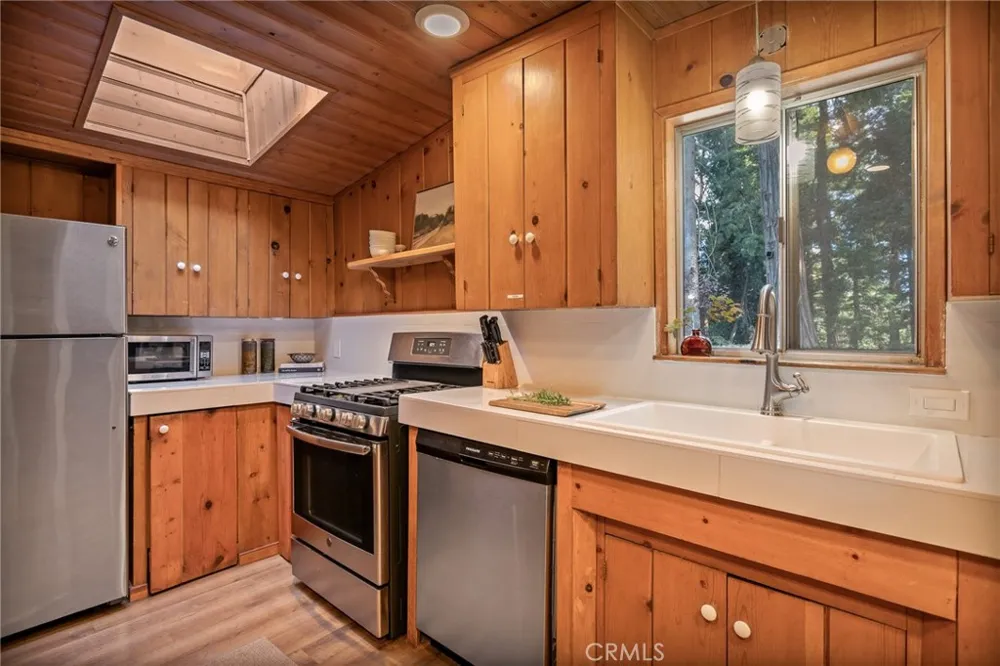 24251 Great View Drive Crestline, CA 92325
