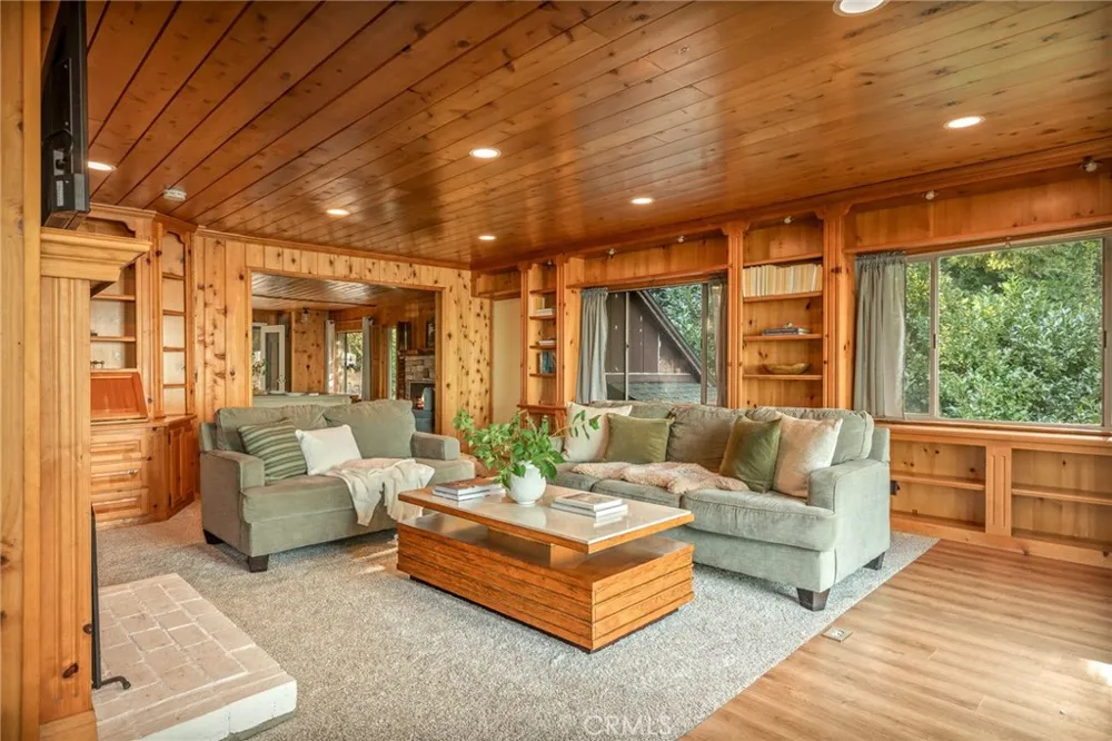 24251 Great View Drive Crestline, CA 92325