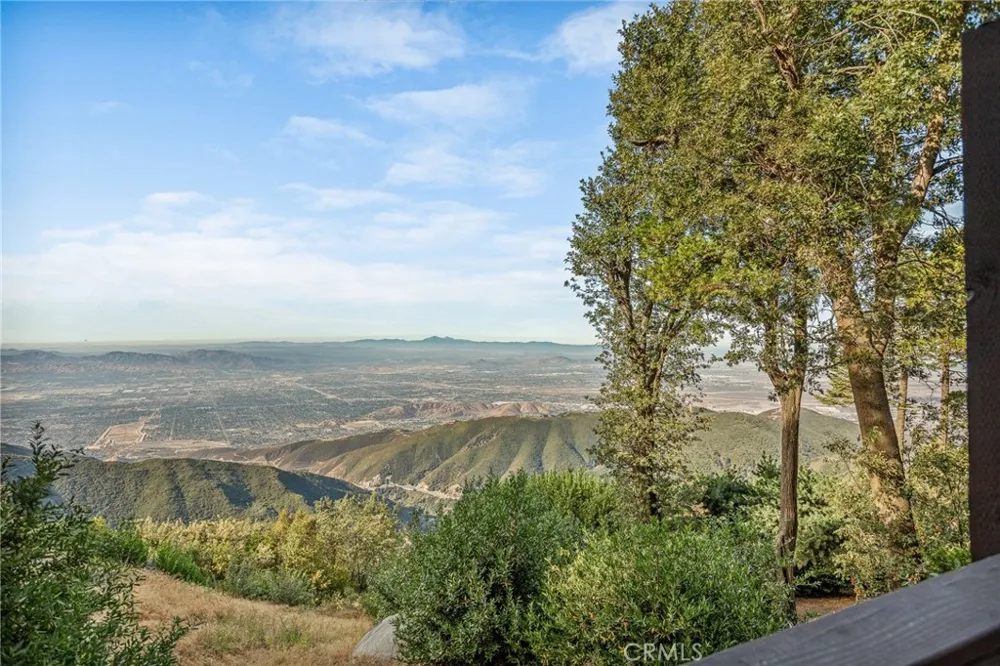 24251 Great View Drive Crestline, CA 92325