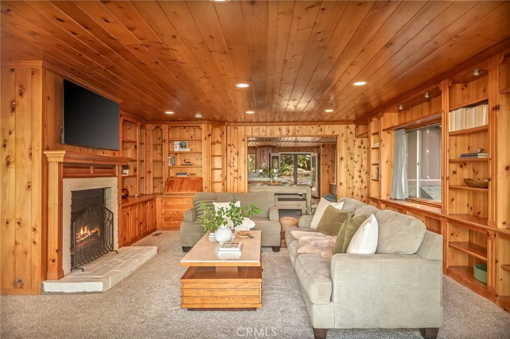 24251 Great View Drive Crestline, CA 92325