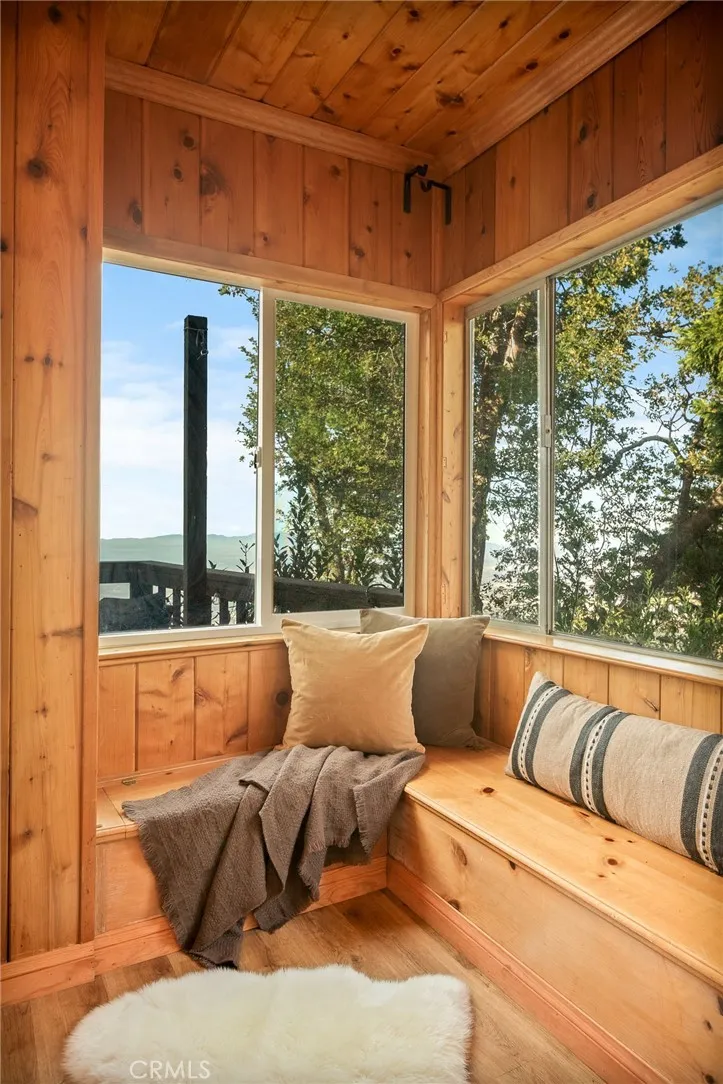 24251 Great View Drive Crestline, CA 92325