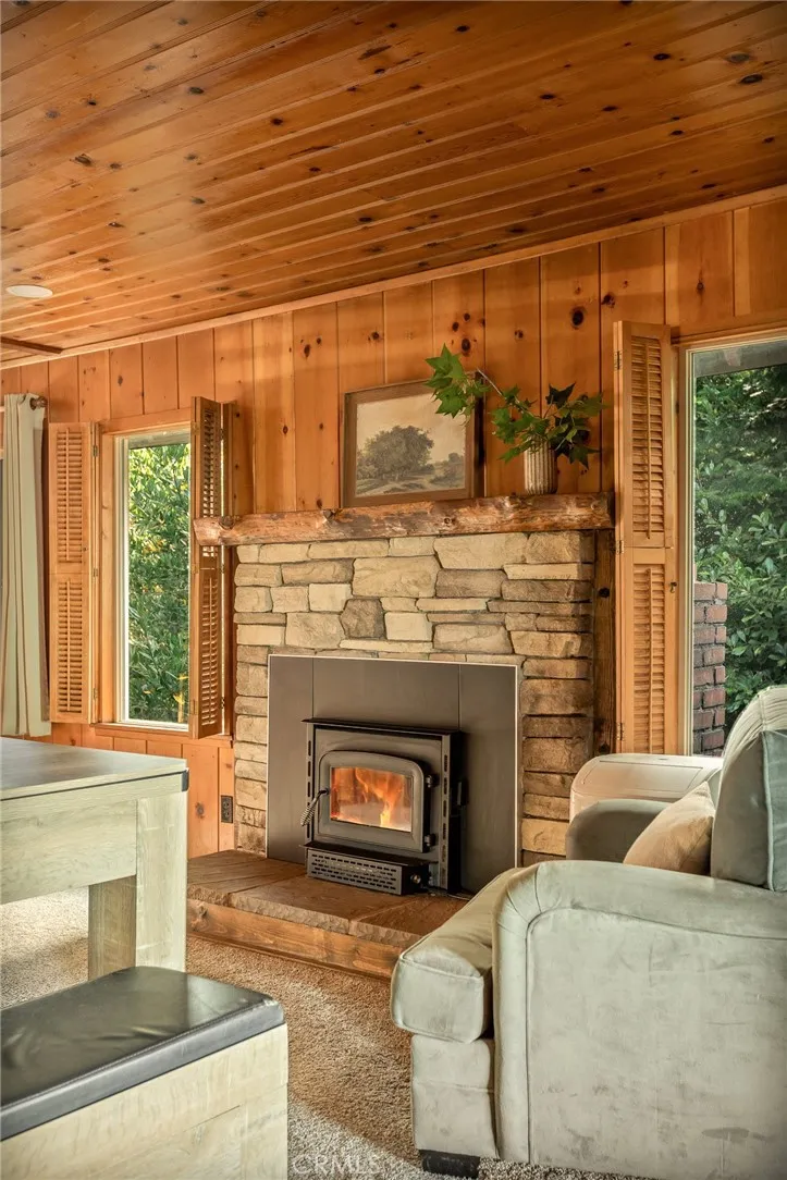 24251 Great View Drive Crestline, CA 92325