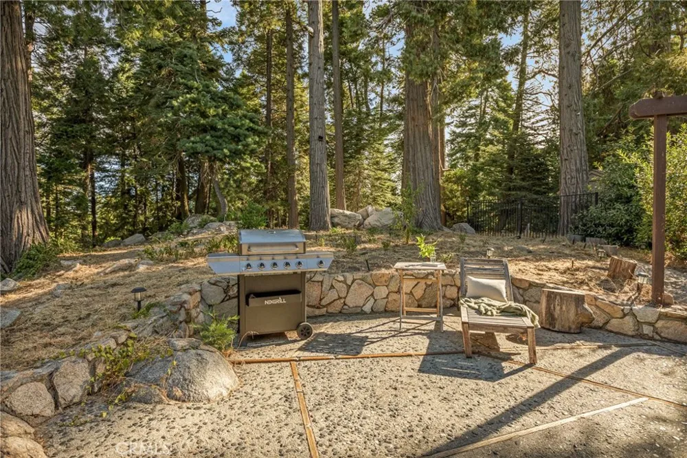 24251 Great View Drive Crestline, CA 92325