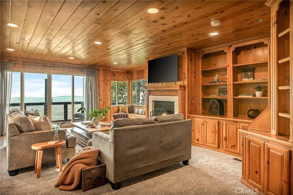 24251 Great View Drive Crestline, CA 92325