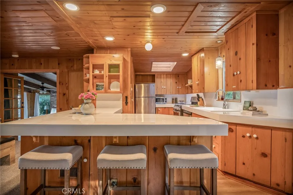 24251 Great View Drive Crestline, CA 92325