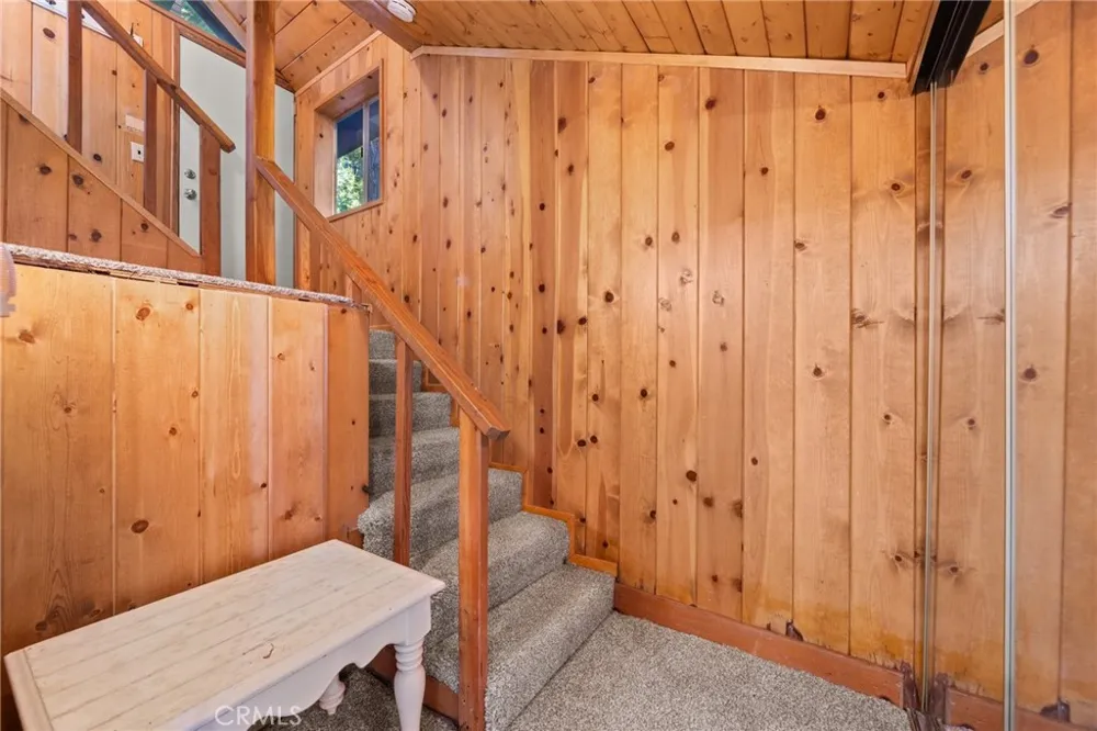 24251 Great View Drive Crestline, CA 92325