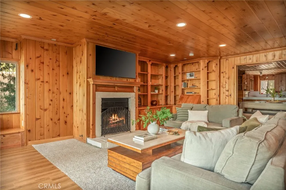 24251 Great View Drive Crestline, CA 92325