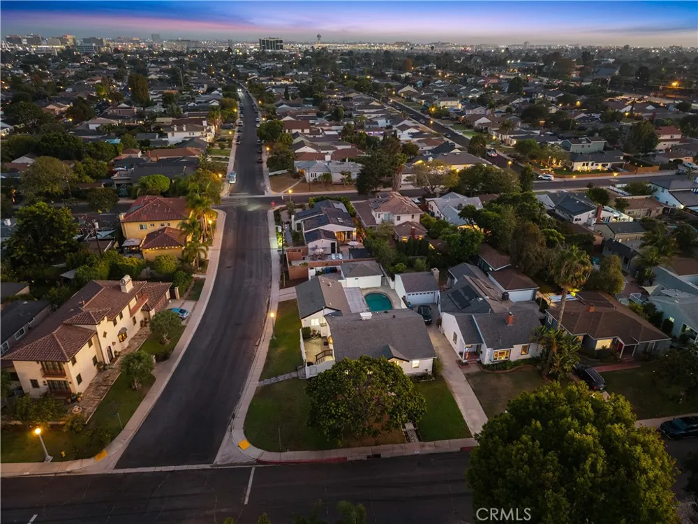 6200 W 77th Street Los Angeles, CA 90045