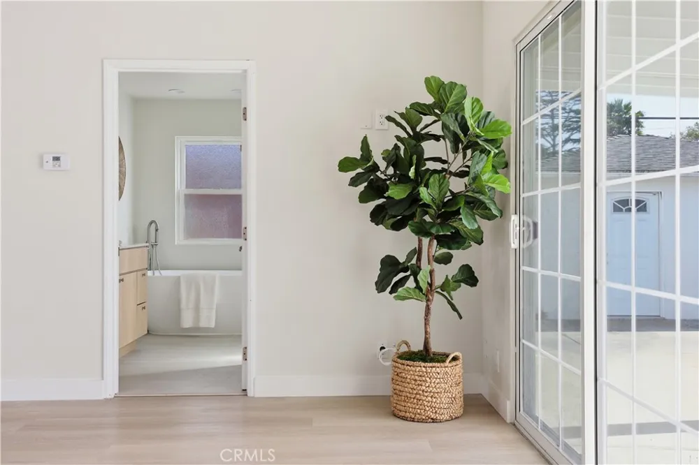 6200 W 77th Street Los Angeles, CA 90045