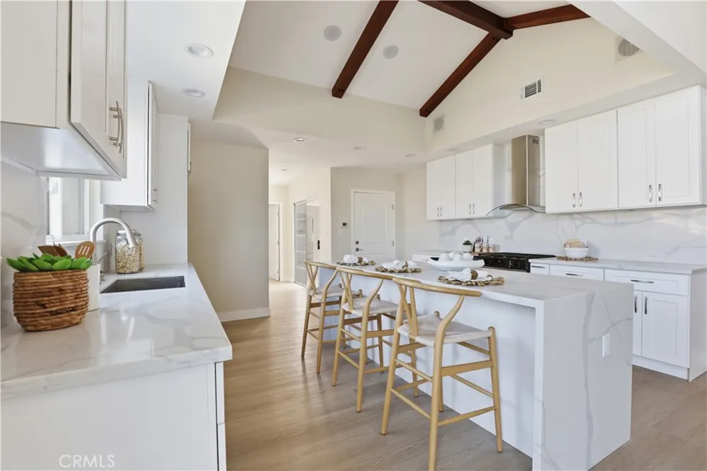 6200 W 77th Street Los Angeles, CA 90045