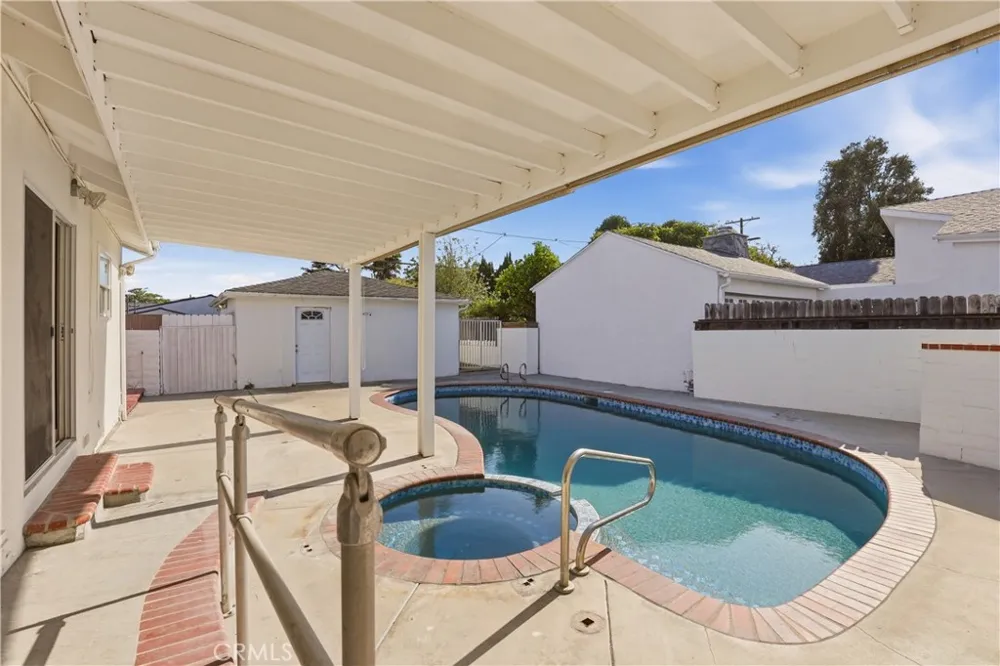 6200 W 77th Street Los Angeles, CA 90045