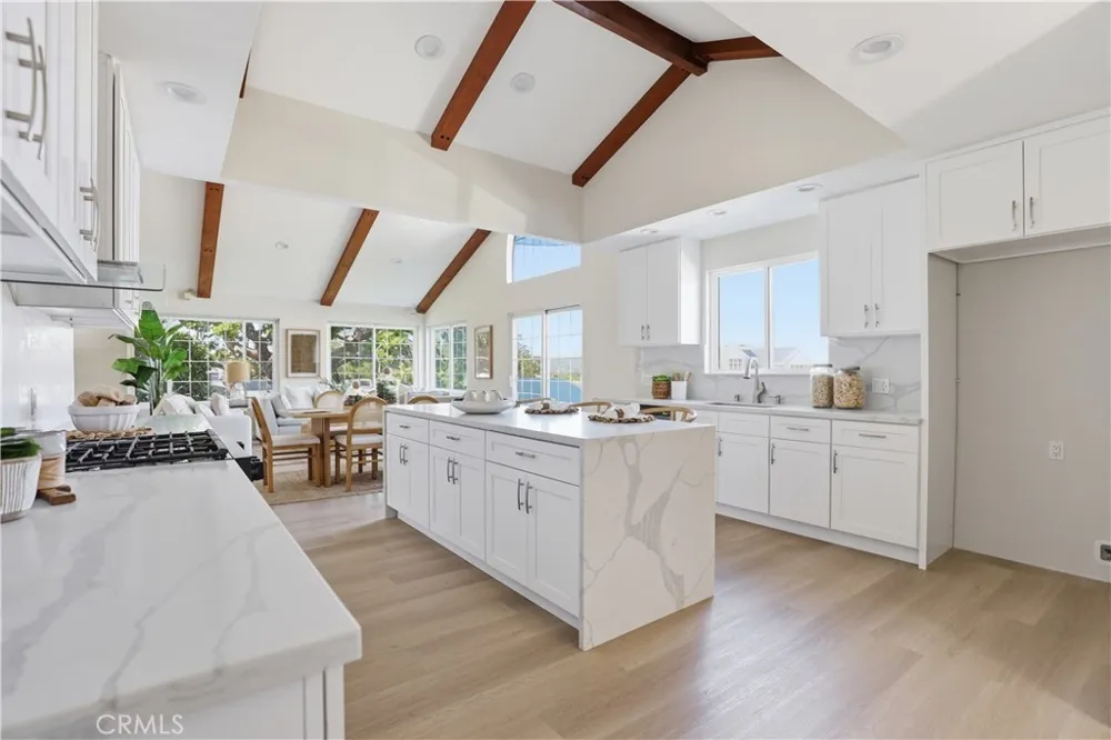 6200 W 77th Street Los Angeles, CA 90045