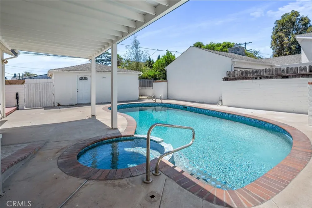 6200 W 77th Street Los Angeles, CA 90045