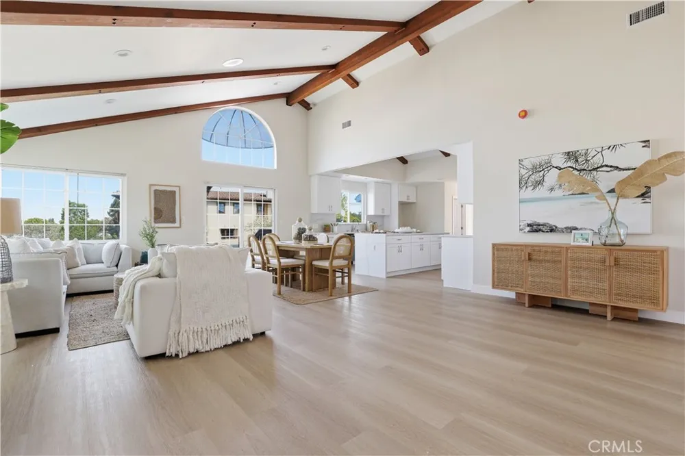 6200 W 77th Street Los Angeles, CA 90045