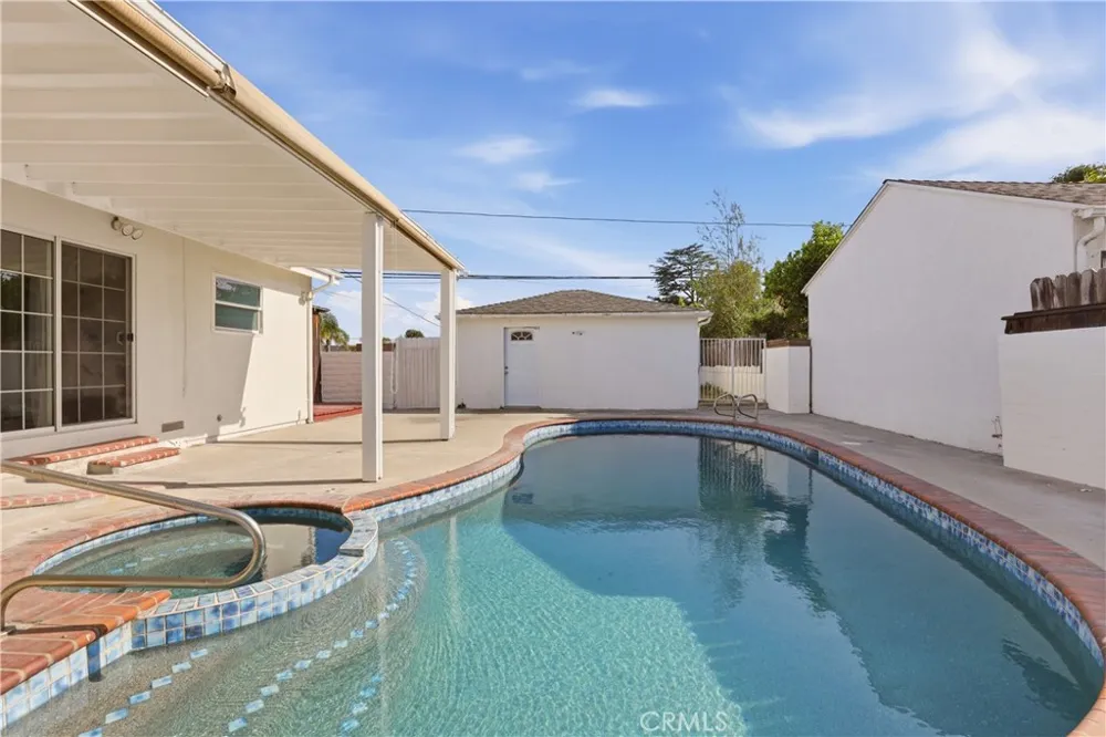 6200 W 77th Street Los Angeles, CA 90045