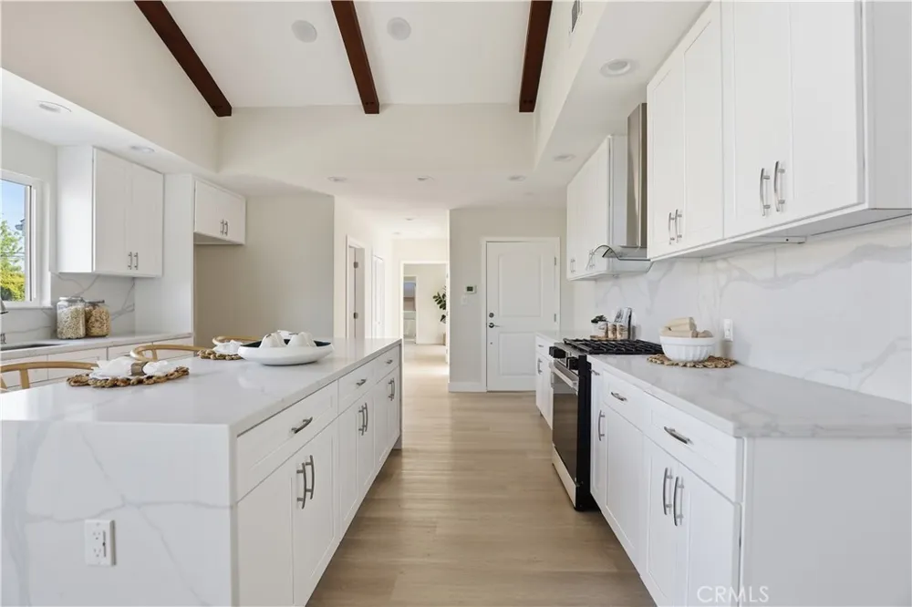 6200 W 77th Street Los Angeles, CA 90045