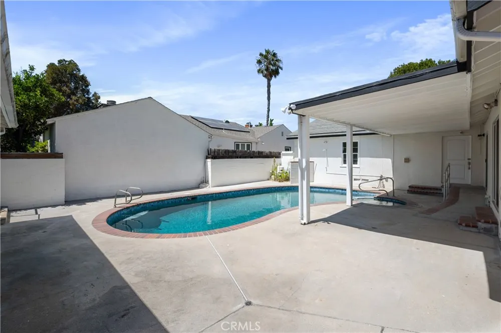 6200 W 77th Street Los Angeles, CA 90045