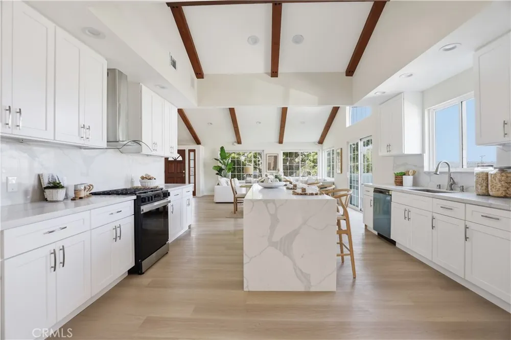 6200 W 77th Street Los Angeles, CA 90045
