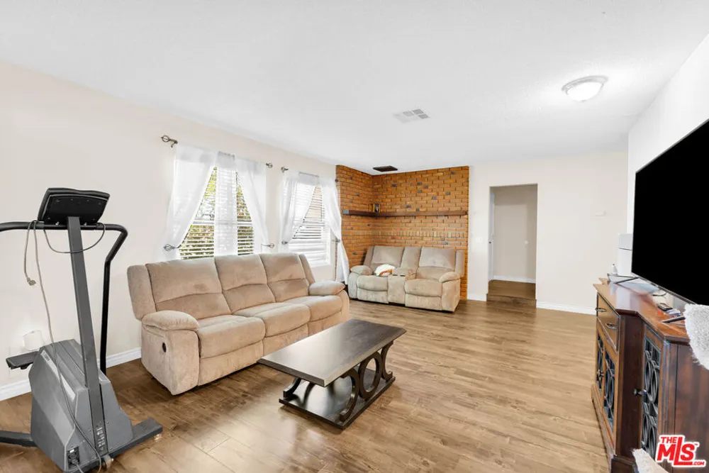 35335 89th Street Littlerock, CA 93543
