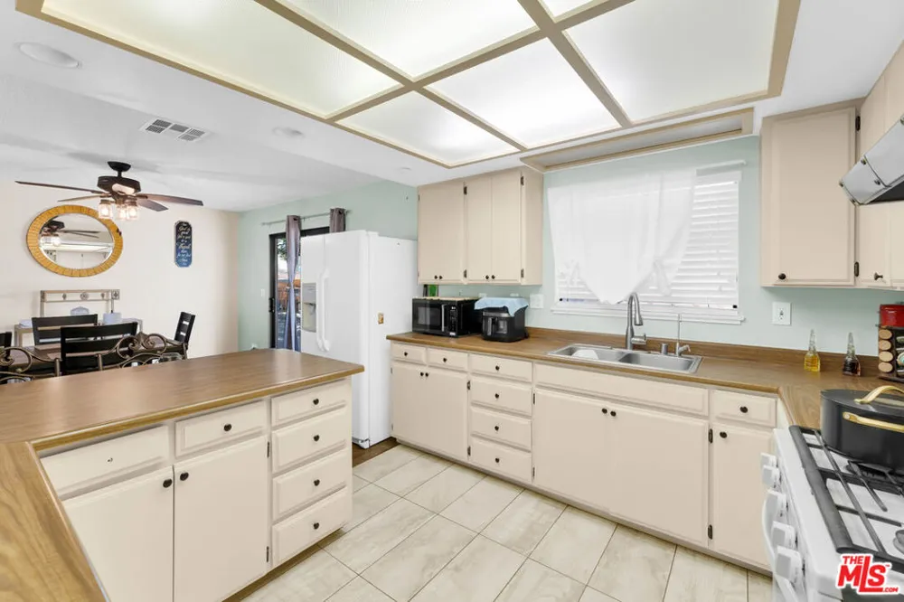 35335 89th Street Littlerock, CA 93543