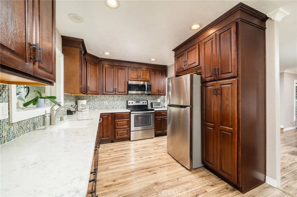 179 Oak Forest Circle Glendora, CA 91741