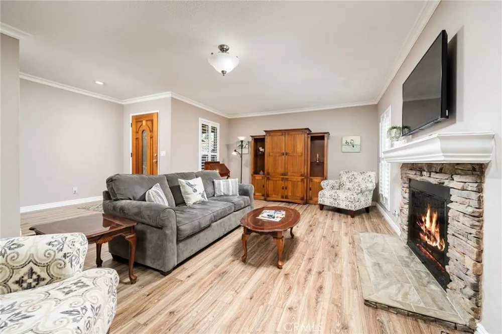 179 Oak Forest Circle Glendora, CA 91741