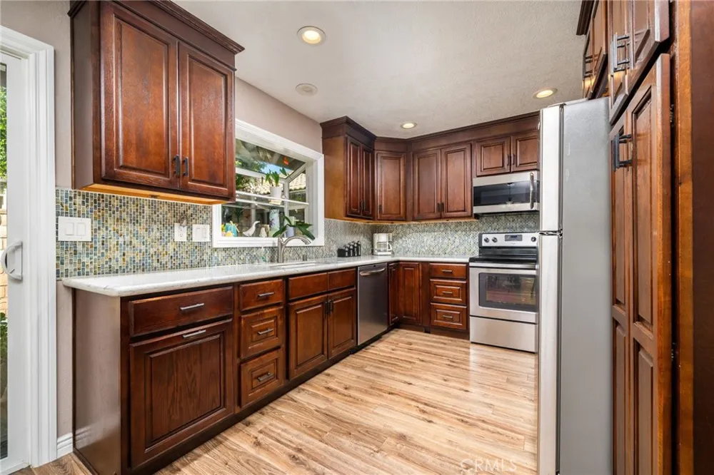 179 Oak Forest Circle Glendora, CA 91741