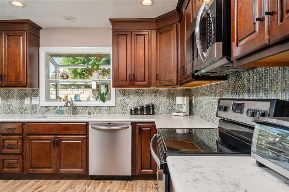179 Oak Forest Circle Glendora, CA 91741