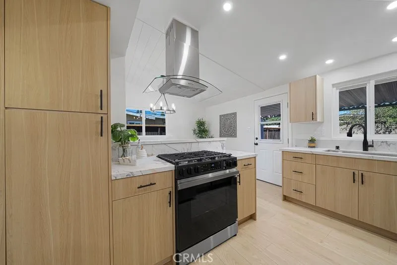 944 Lyman Avenue Covina, CA 91724