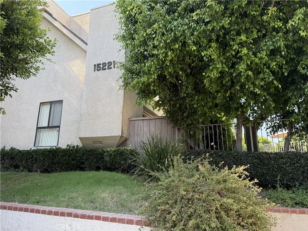 15221 Magnolia #E Sherman Oaks, CA 91403