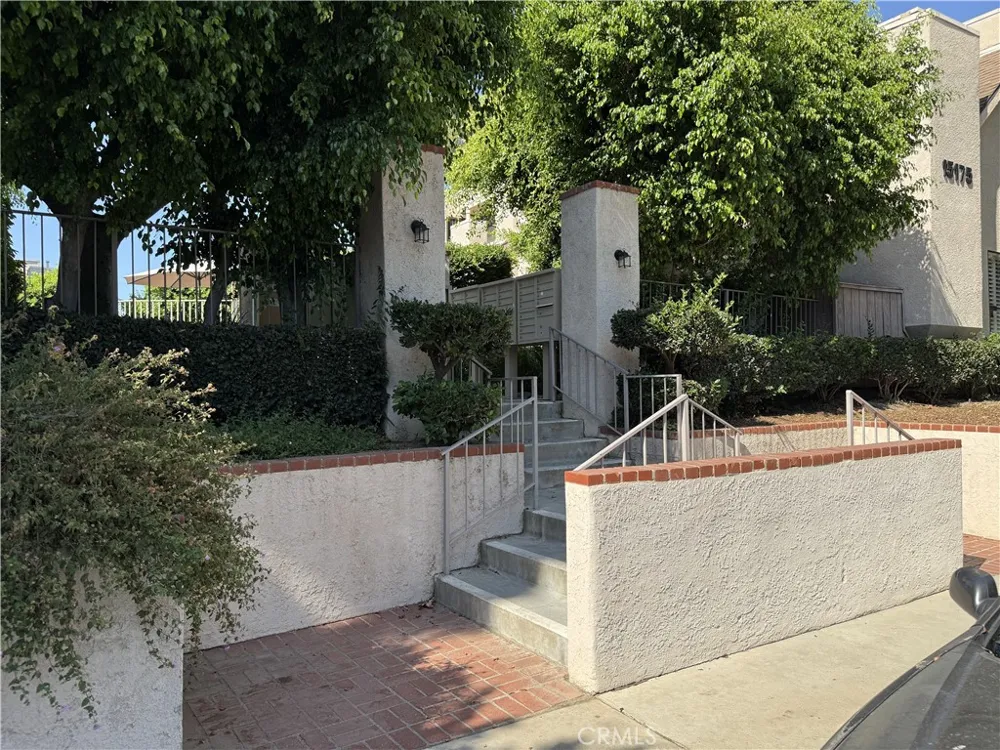 15221 Magnolia #E Sherman Oaks, CA 91403