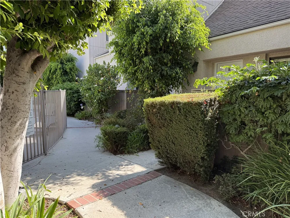 15221 Magnolia #E Sherman Oaks, CA 91403