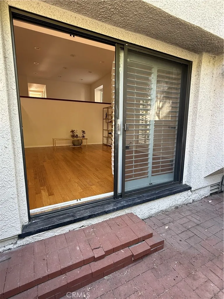 15221 Magnolia #E Sherman Oaks, CA 91403