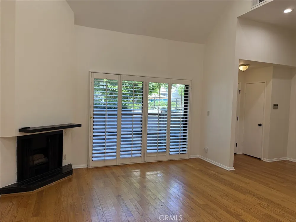 15221 Magnolia #E Sherman Oaks, CA 91403