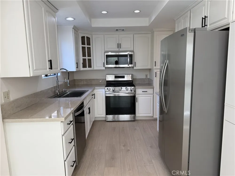 15221 Magnolia #E Sherman Oaks, CA 91403