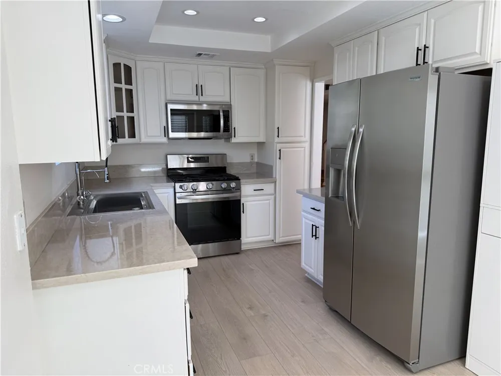 15221 Magnolia #E Sherman Oaks, CA 91403