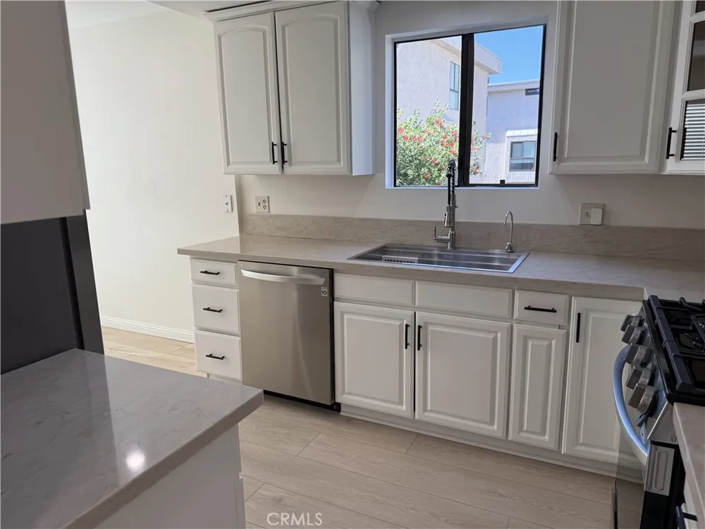 15221 Magnolia #E Sherman Oaks, CA 91403