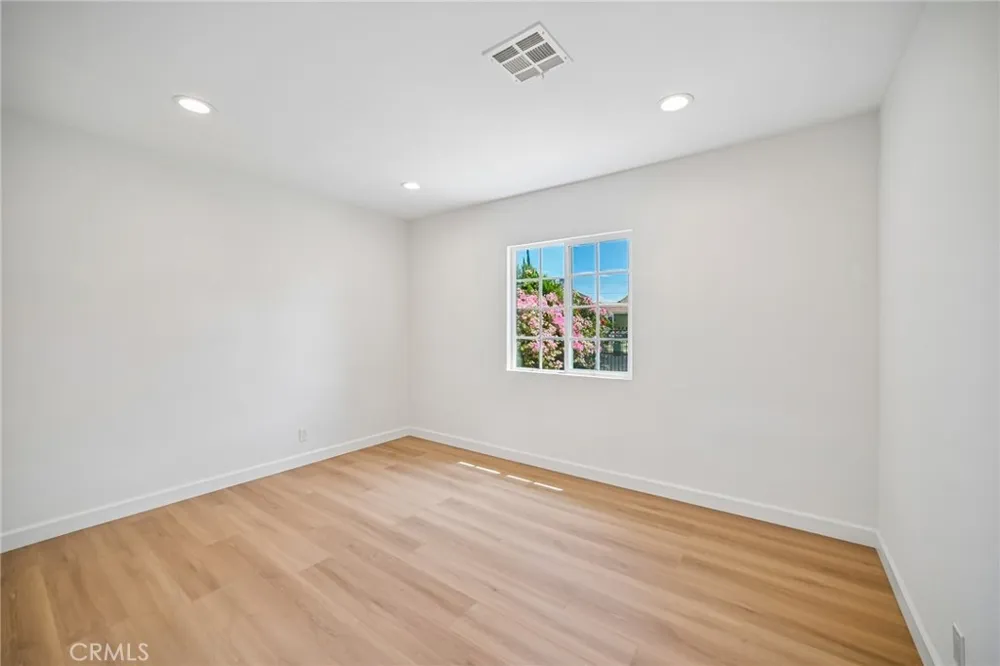 7419 Gaviota Avenue Van Nuys, CA 91406