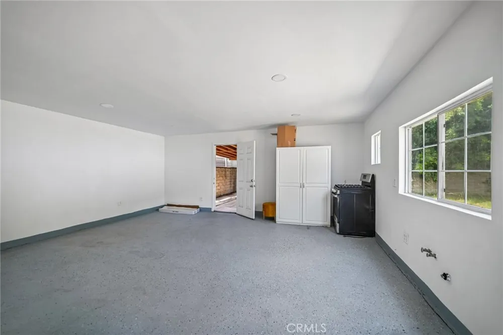 7419 Gaviota Avenue Van Nuys, CA 91406