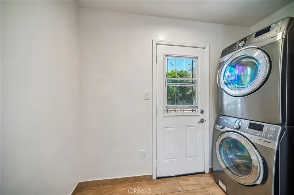 7419 Gaviota Avenue Van Nuys, CA 91406