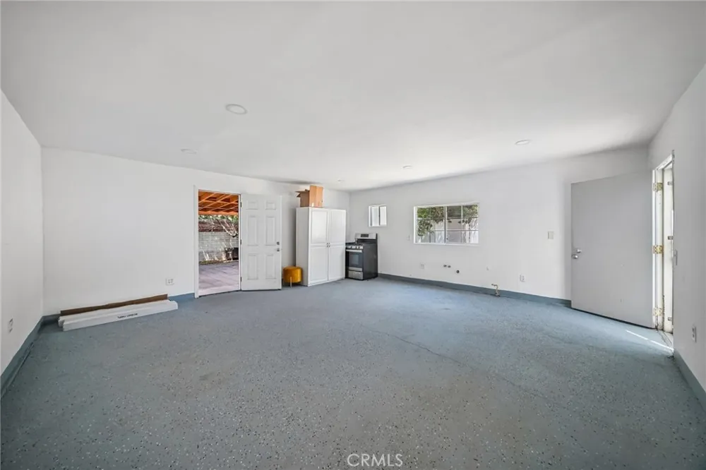 7419 Gaviota Avenue Van Nuys, CA 91406