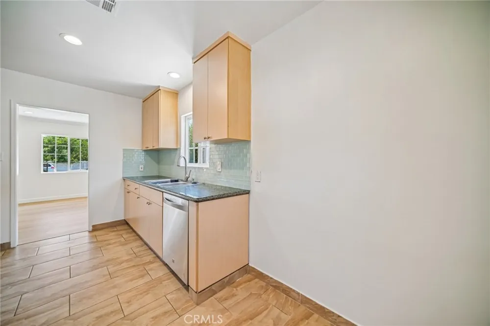 7419 Gaviota Avenue Van Nuys, CA 91406